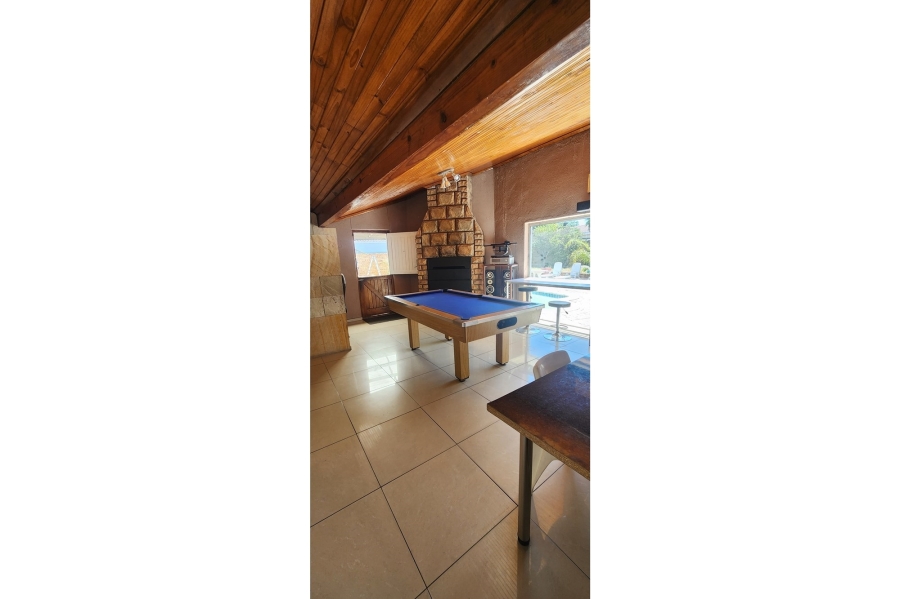 8 Bedroom Property for Sale in De La Haye Western Cape